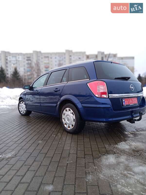Универсал Opel Astra 2009 в Дрогобыче