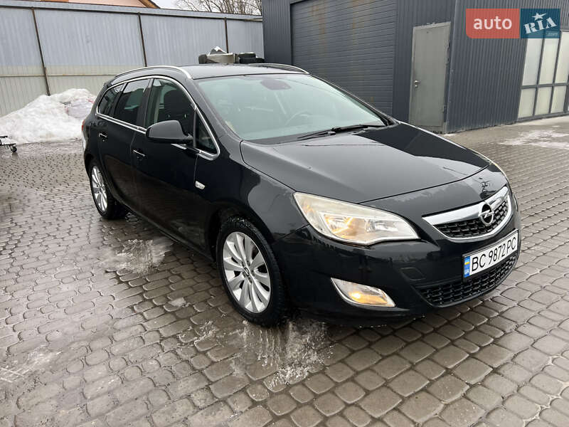 Універсал Opel Astra 2011 в Львові