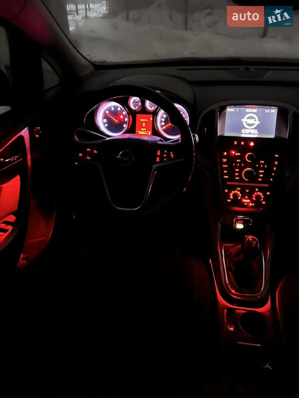 Універсал Opel Astra 2011 в Львові