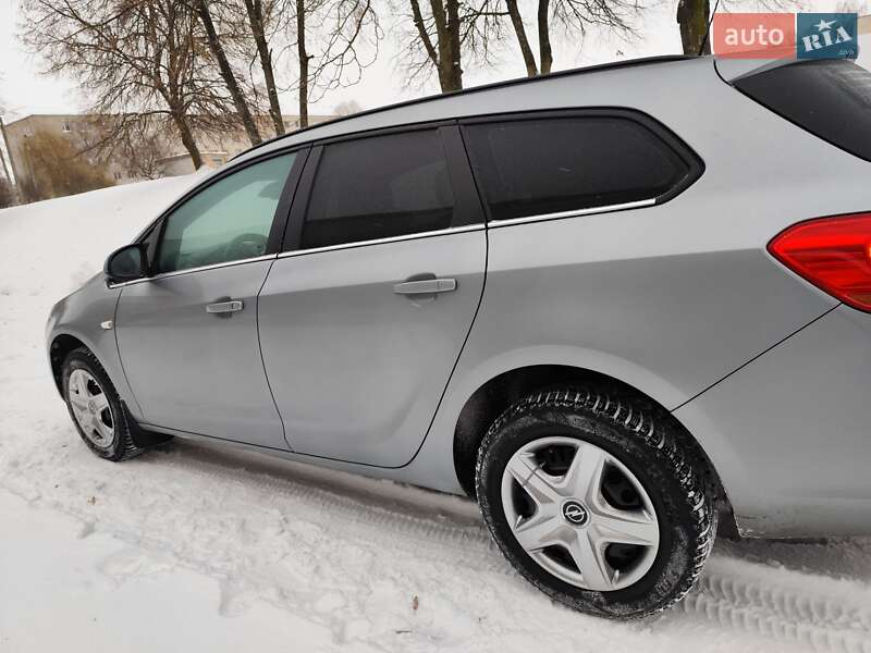 Универсал Opel Astra 2011 в Бердичеве
