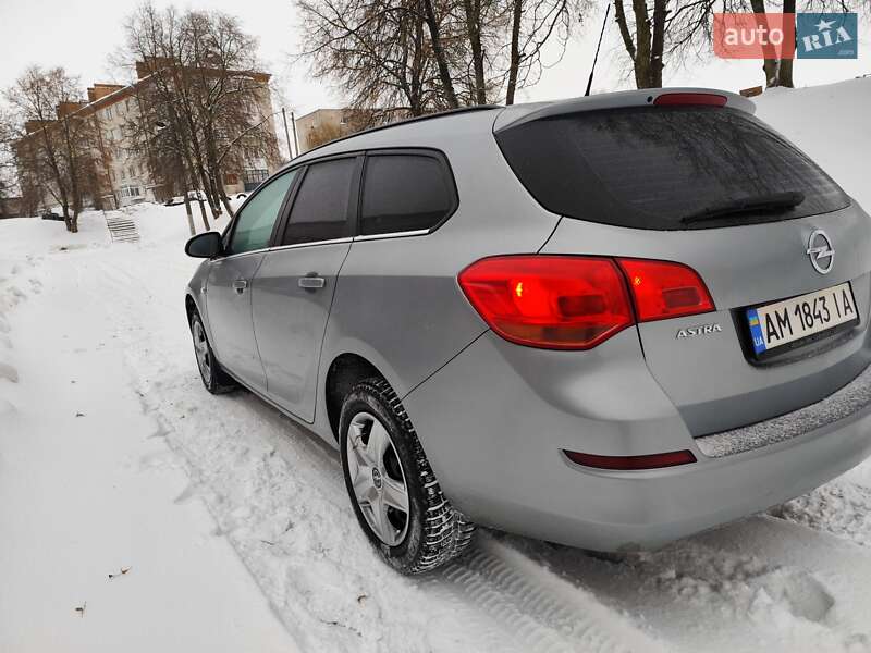 Универсал Opel Astra 2011 в Бердичеве