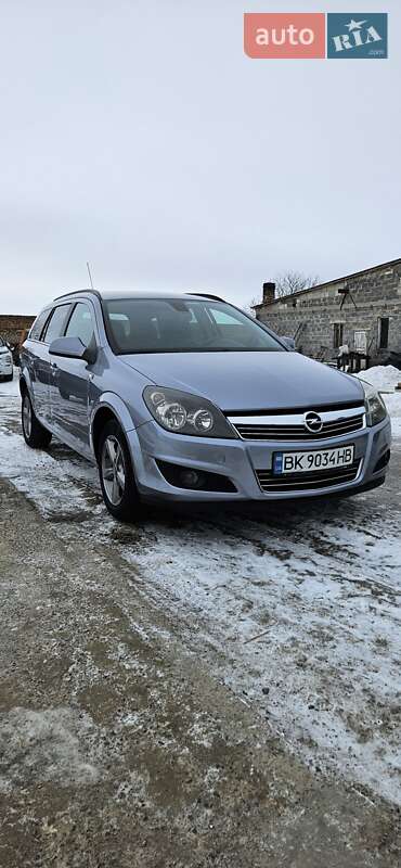 Opel Astra 2010 Opel Astra 2010