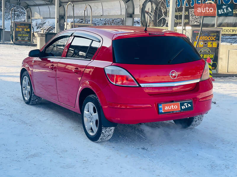 Хэтчбек Opel Astra 2012 в Киеве