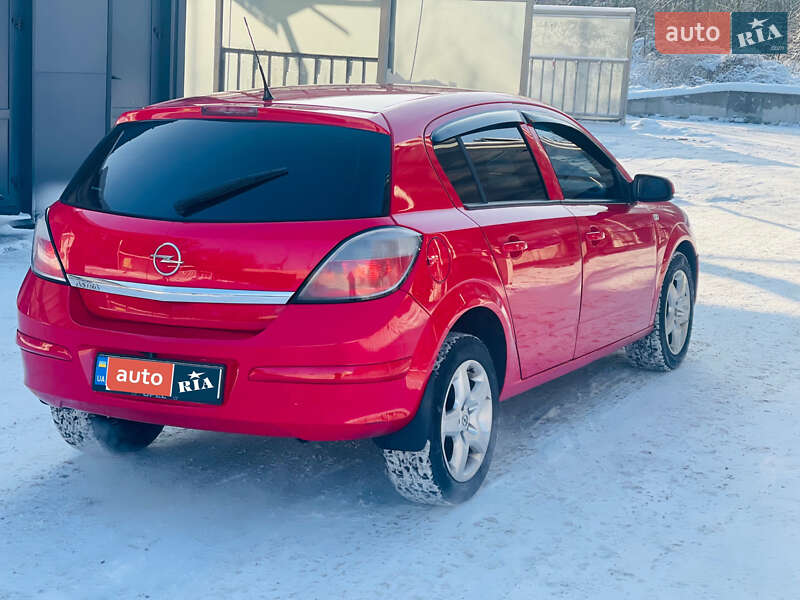 Хэтчбек Opel Astra 2012 в Киеве