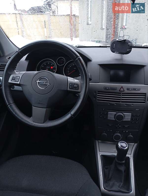 Хэтчбек Opel Astra 2005 в Луцке