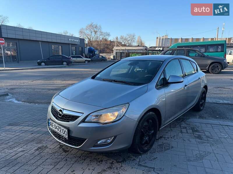 Opel Astra 2011 Opel Astra 2011