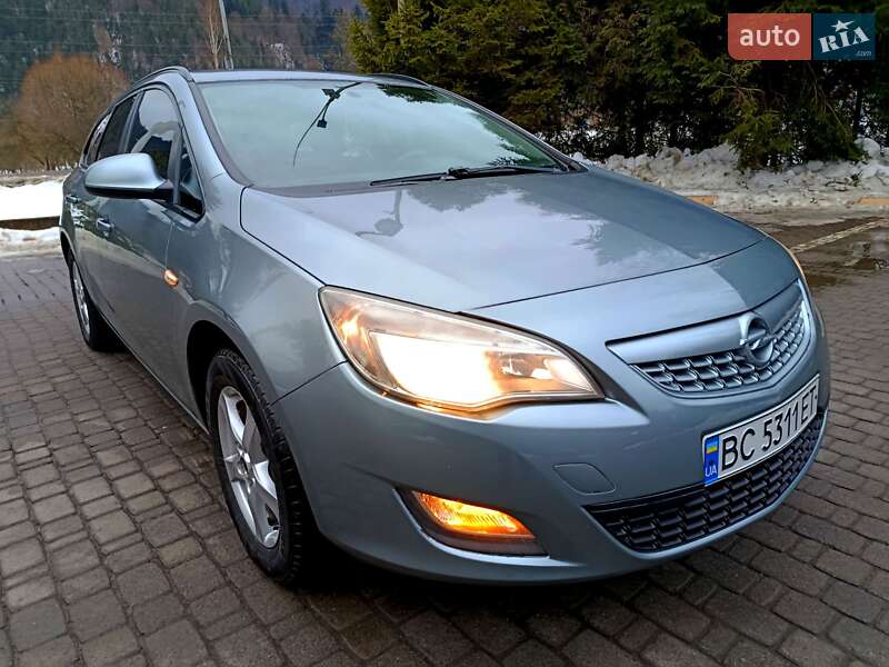 Универсал Opel Astra 2011 в Сколе