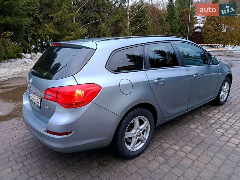 Универсал Opel Astra 2011 в Сколе
