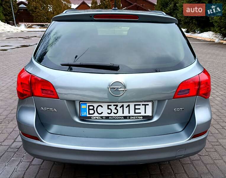 Универсал Opel Astra 2011 в Сколе