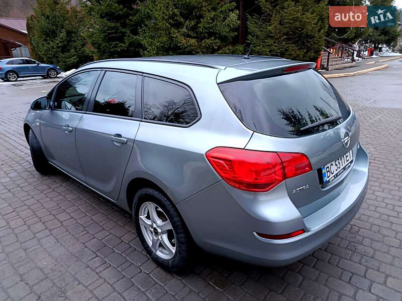 Универсал Opel Astra 2011 в Сколе