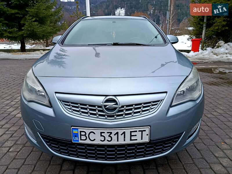 Универсал Opel Astra 2011 в Сколе