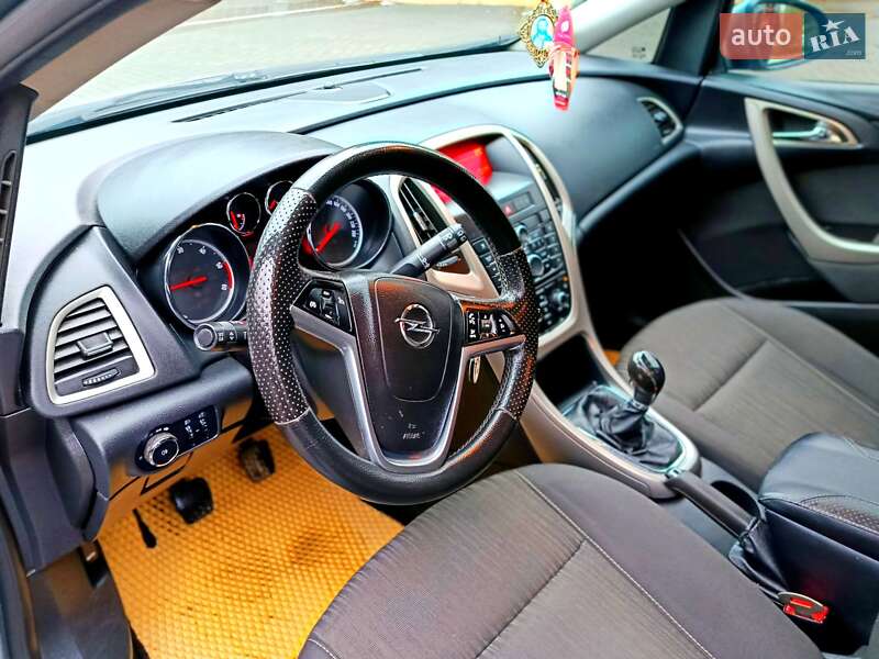 Универсал Opel Astra 2011 в Сколе