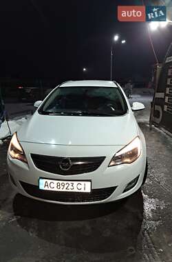 Универсал Opel Astra 2011 в Луцке