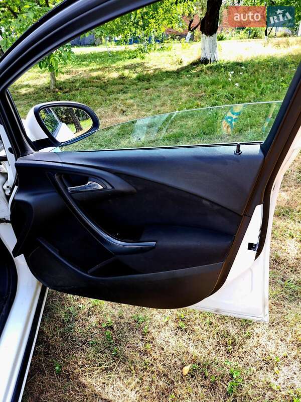 Универсал Opel Astra 2011 в Луцке