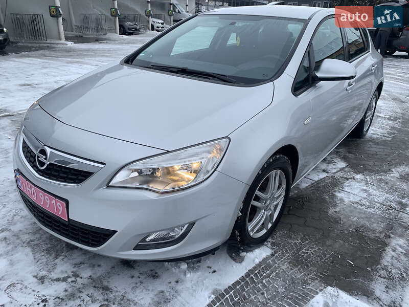 Хэтчбек Opel Astra 2011 в Луцке