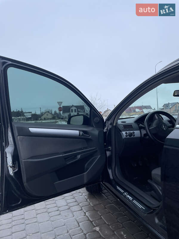 Универсал Opel Astra 2004 в Городке