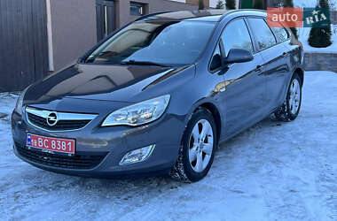 Универсал Opel Astra 2011 в Ровно