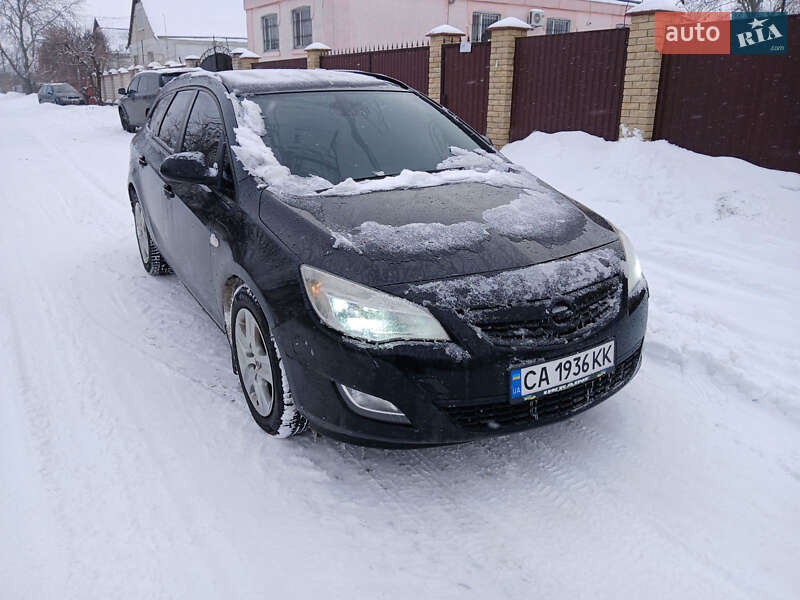 Универсал Opel Astra 2011 в Умани