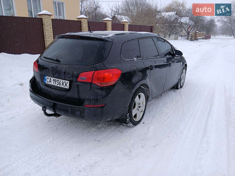 Универсал Opel Astra 2011 в Умани