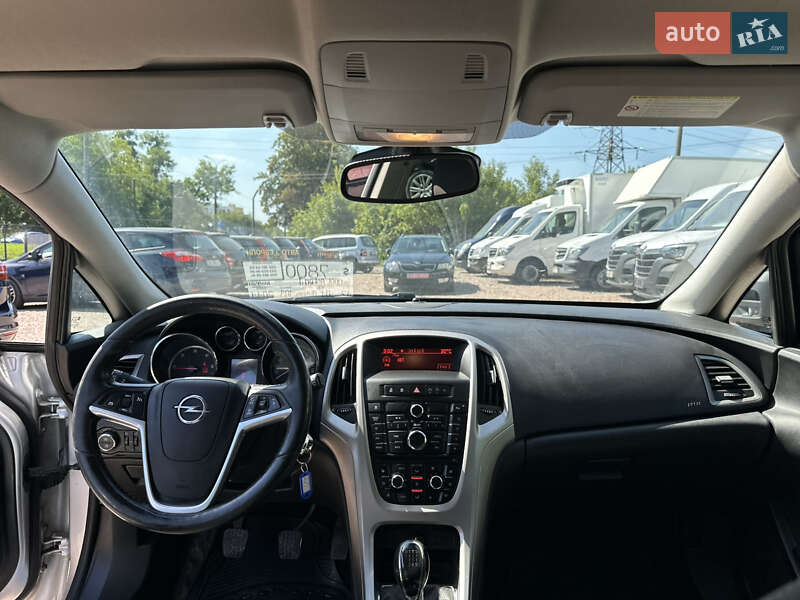 Универсал Opel Astra 2011 в Ровно