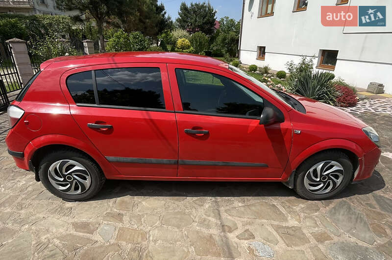 Хэтчбек Opel Astra 2006 в Самборе