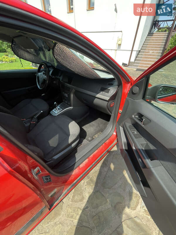 Хэтчбек Opel Astra 2006 в Самборе