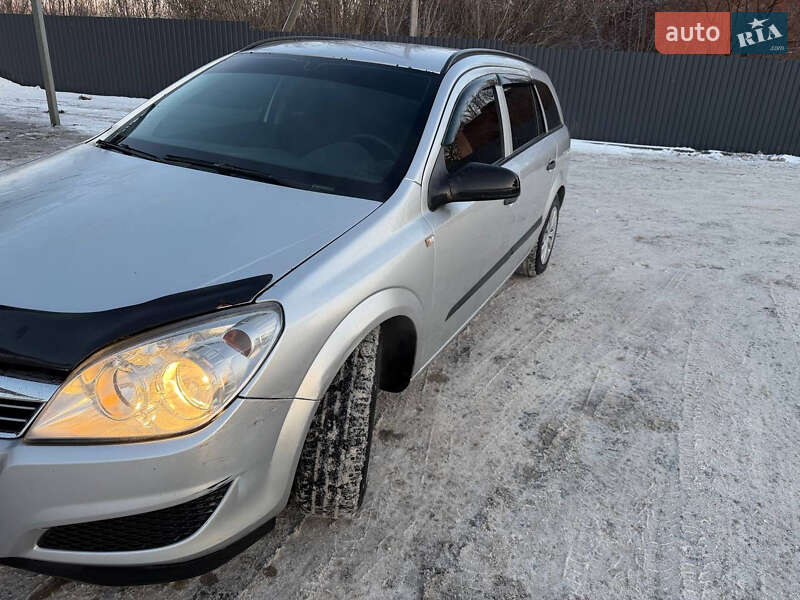 Универсал Opel Astra 2008 в Полтаве