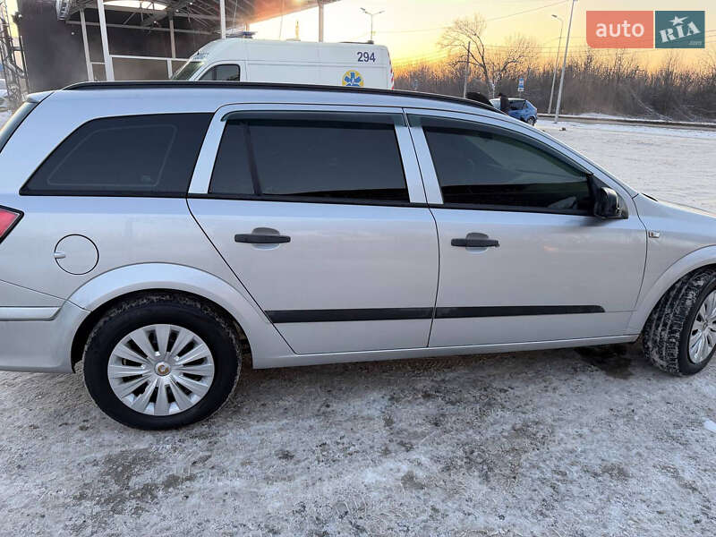 Универсал Opel Astra 2008 в Полтаве