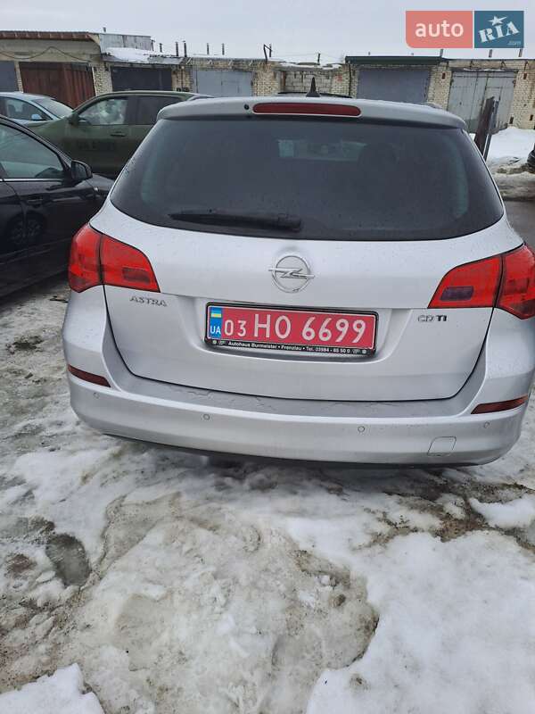 Универсал Opel Astra 2011 в Нововолынске