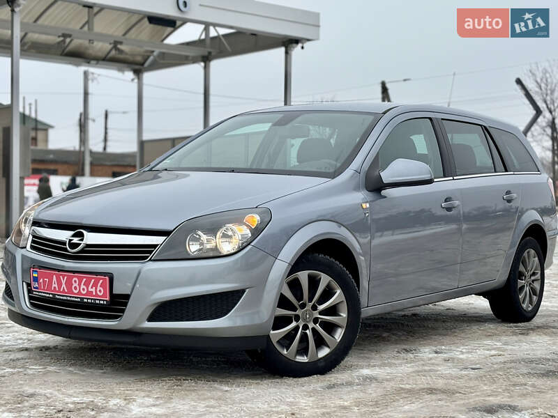 Универсал Opel Astra 2010 в Лубнах
