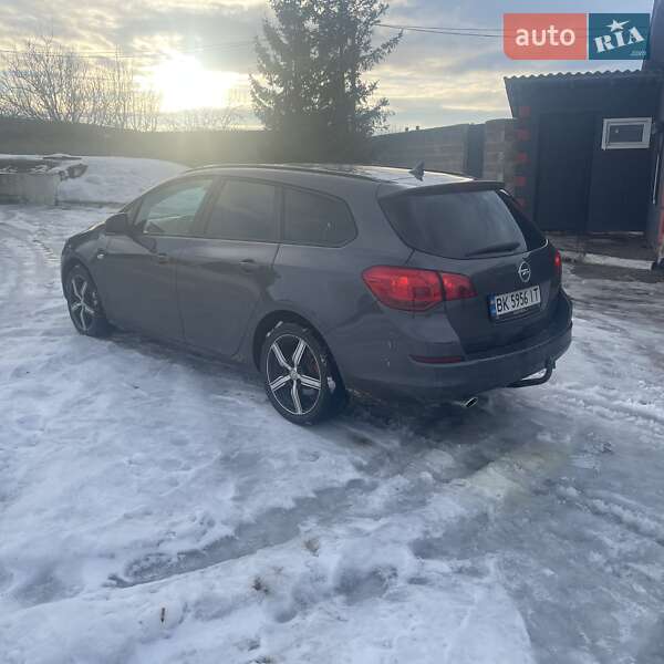 Универсал Opel Astra 2011 в Сарнах