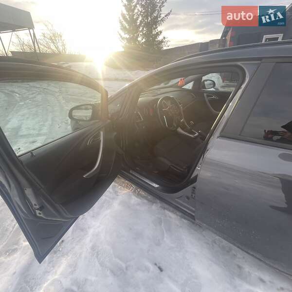 Универсал Opel Astra 2011 в Сарнах