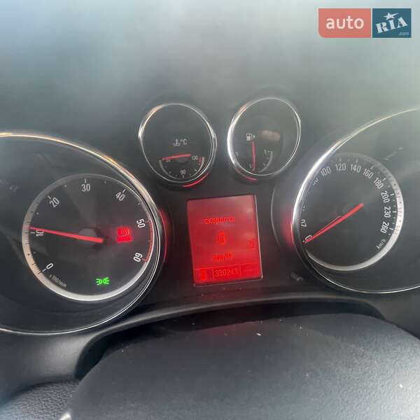 Универсал Opel Astra 2011 в Сарнах