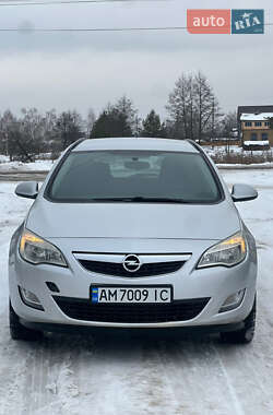 Универсал Opel Astra 2012 в Олевске