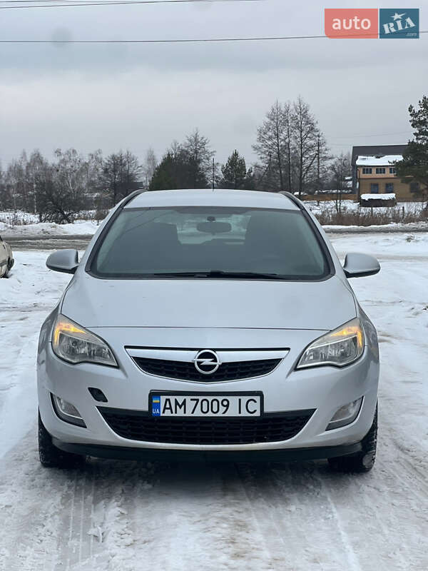 Opel Astra 2012