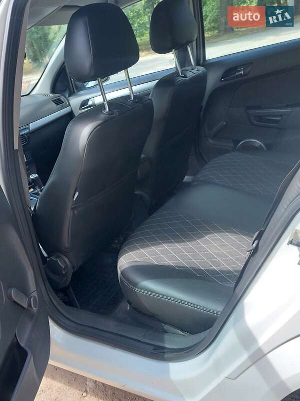 Универсал Opel Astra 2010 в Кропивницком