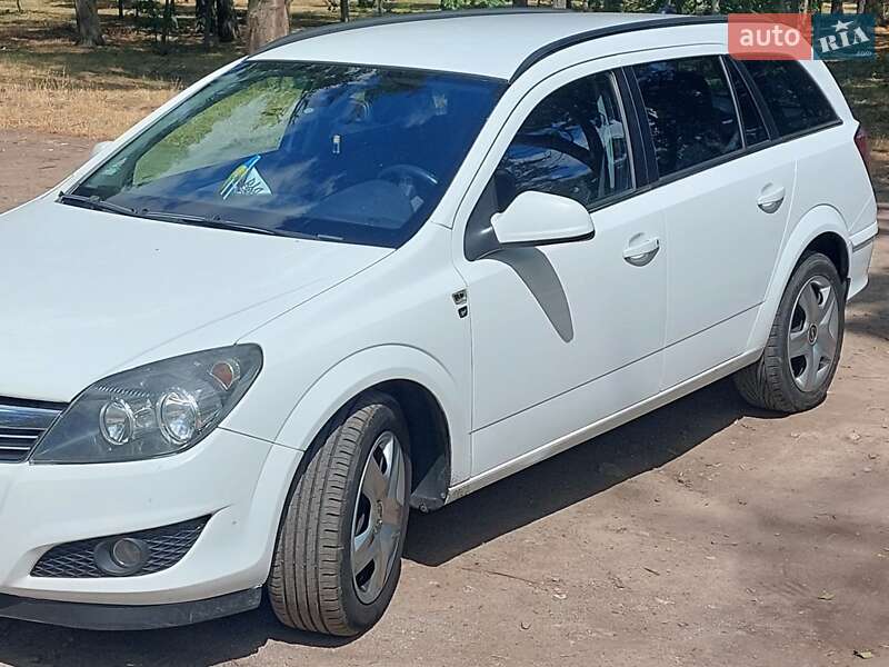 Универсал Opel Astra 2010 в Кропивницком