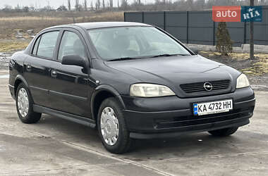 Седан Opel Astra 2008 в Новом Буге