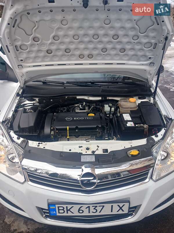 Универсал Opel Astra 2007 в Ровно