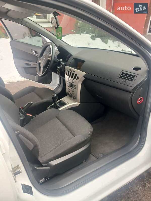 Универсал Opel Astra 2007 в Ровно