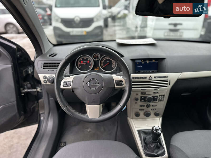 Универсал Opel Astra 2008 в Ровно