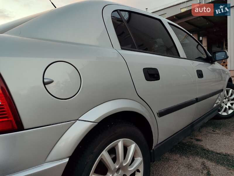Хэтчбек Opel Astra 2002 в Чернигове