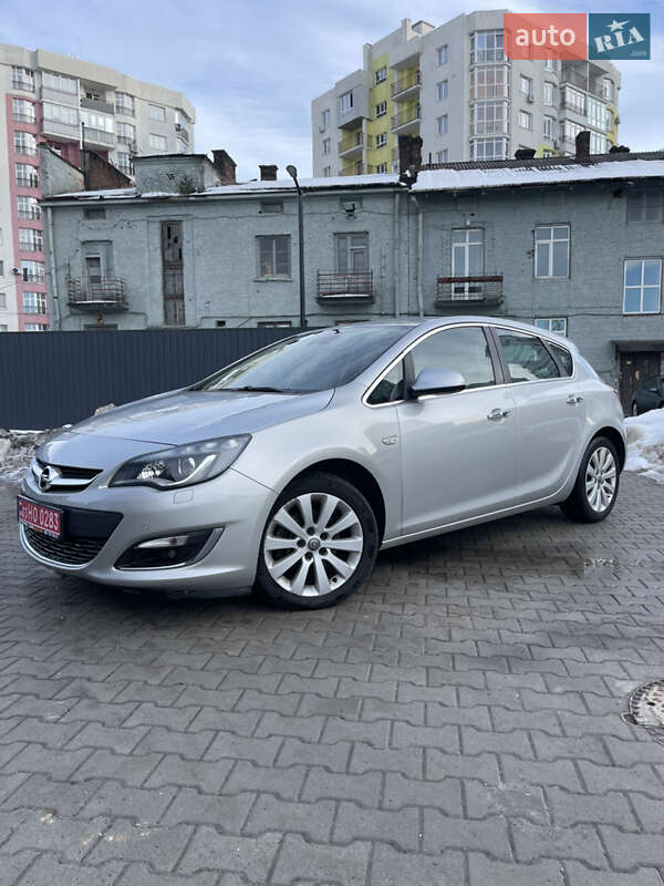 Хэтчбек Opel Astra 2013 в Львове