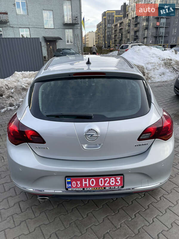 Хэтчбек Opel Astra 2013 в Львове