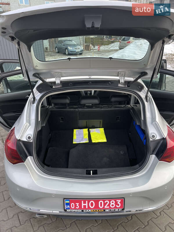 Хэтчбек Opel Astra 2013 в Львове