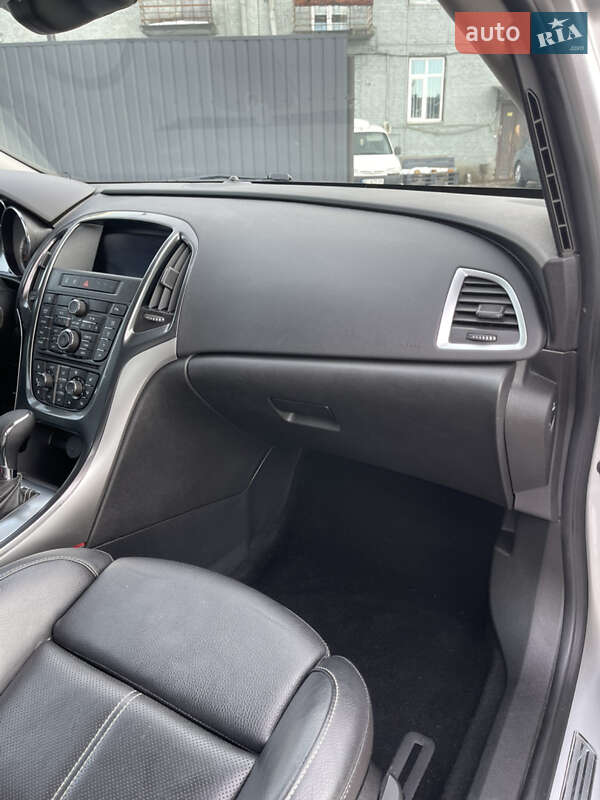 Хэтчбек Opel Astra 2013 в Львове