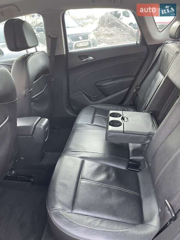 Хэтчбек Opel Astra 2013 в Львове