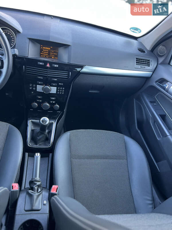 Универсал Opel Astra 2009 в Луцке