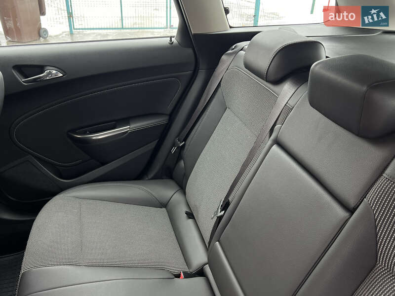 Универсал Opel Astra 2011 в Луцке фото 150 Универсал Opel Astra 2011 в Луцке