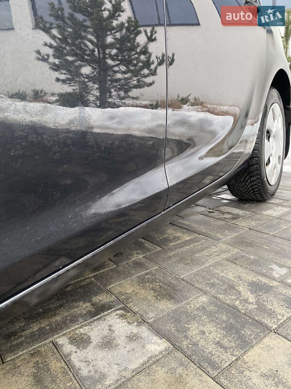 Хетчбек Opel Astra 2011 в Луцьку